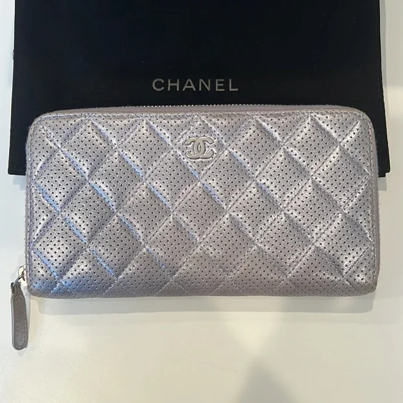 🔥RARE CHANEL IRIDESCENT SILVERY/PURPLE ZIP AROUND WALLET FULL INCLUSION 🔥 - Picture 3 of 16